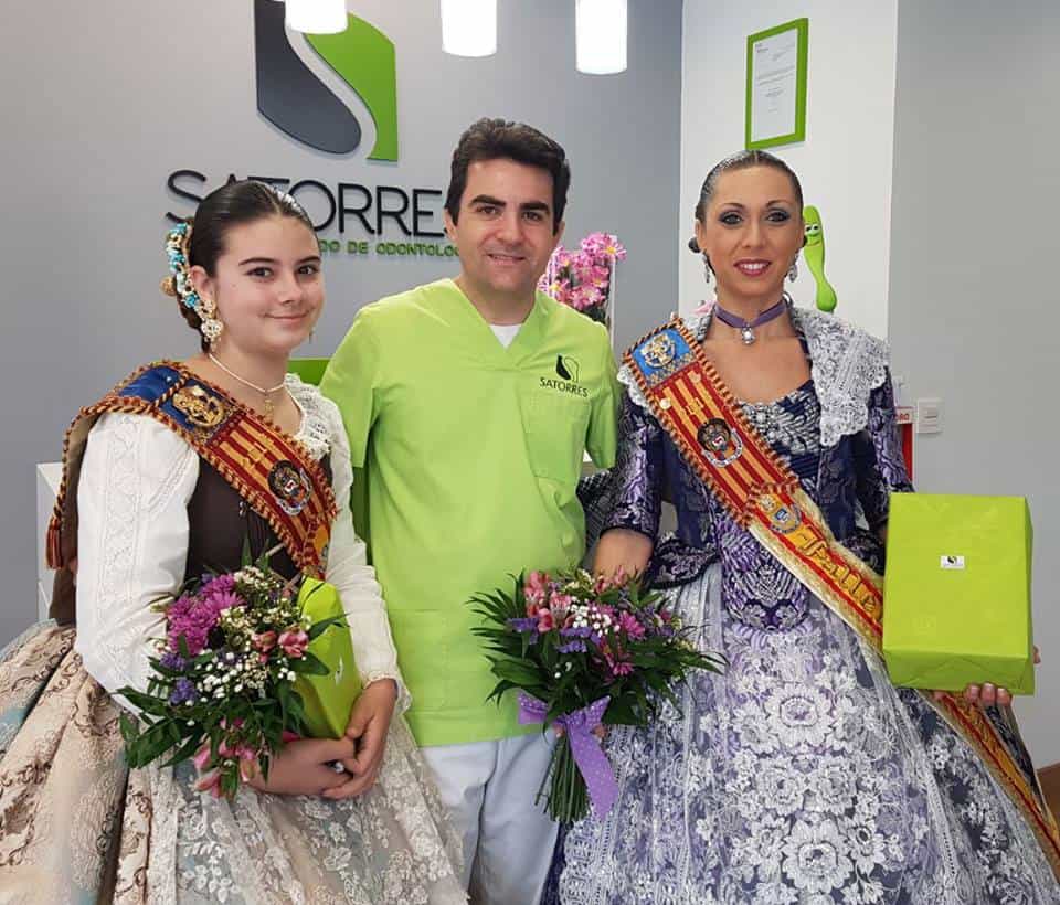 Falleras Mayores de Manises en la Clínica Dental Satorres