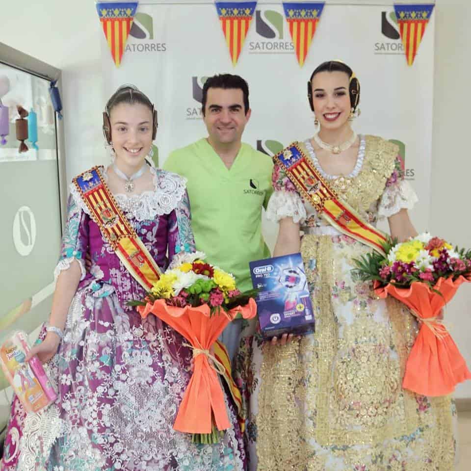 Falleras Mayores de Paterna en la Clínica Dental Satorres