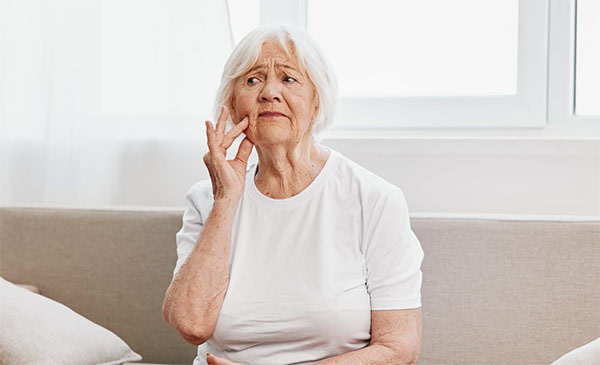 Mujer Adulta con dentadura Postiza | Clínica Dental Satorres Paterna Manises