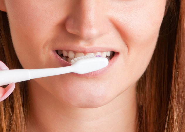 Cepillado dental para prevenir Periodontitis | Clínica Dental Satorres Valencia