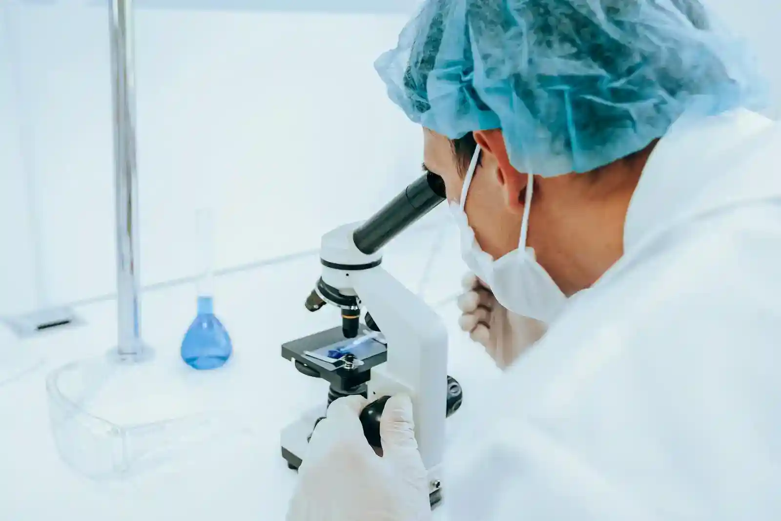 Analizando diente | Clínica Dental Satorres - Paterna Manises