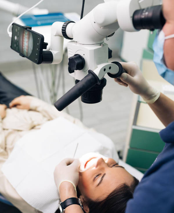 Mirando con microscopio Carillas y esmalte Dental | Clínica Dental Satorres - Paterna Manises