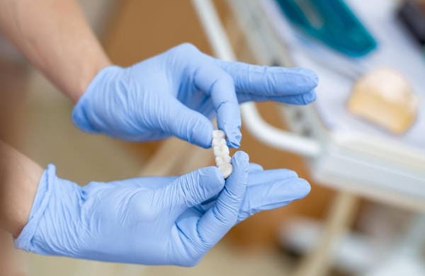 Enseñando Carillas y esmalte Dental | Clínica Dental Satorres - Paterna Manises